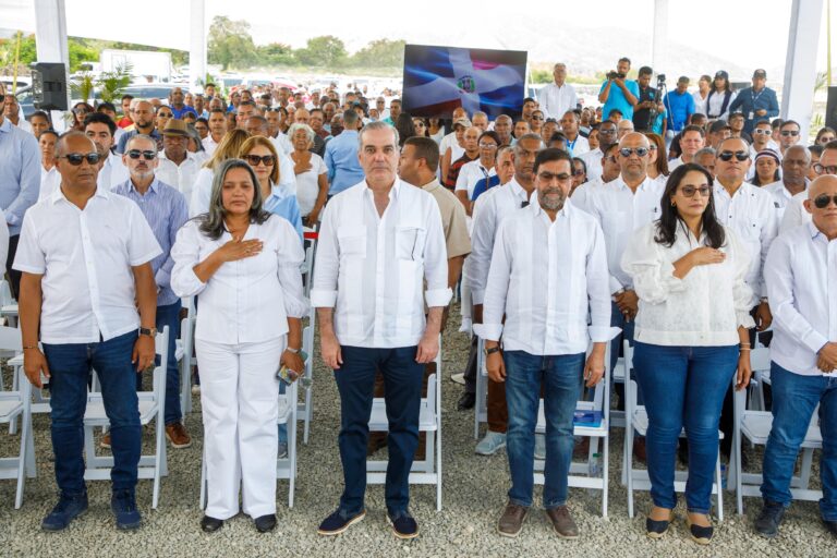 Presidente Abinader inaugura obras hidráulicas claves para proteger comunidades y fortalecer producción agrícola en Azua