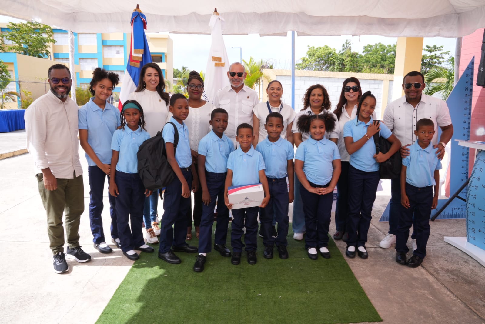 INABIE impacta a Boca Chica con utilería escolar y atenciones de salud en jornada del Gobierno en las Provincias