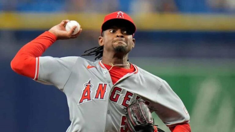 José Soriano domina los bates de Filadelfia en el Citizens Bank Park