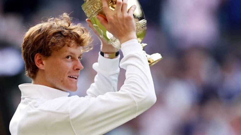Jannik Sinner derroca a Carlos Alcaraz y conquista su primer Wimbledon