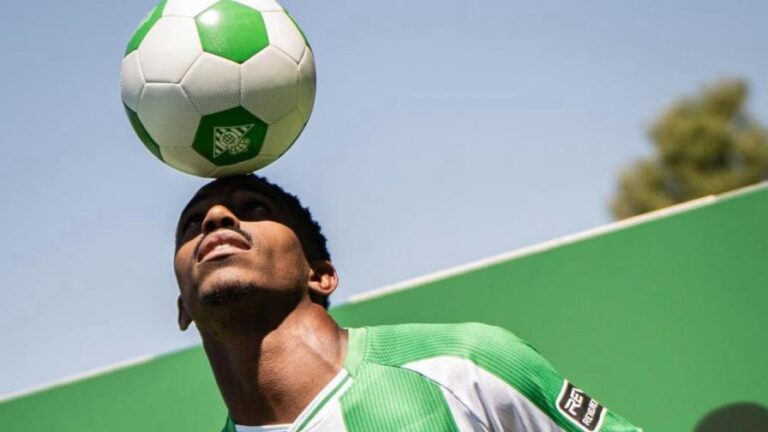 El dominicano Junior Firpo es presentado por el Real Betis