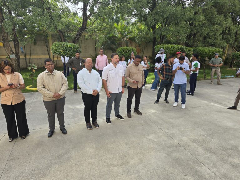 Ministro de Medio Ambiente dice autorizó cortes árboles en Centro Olímpico