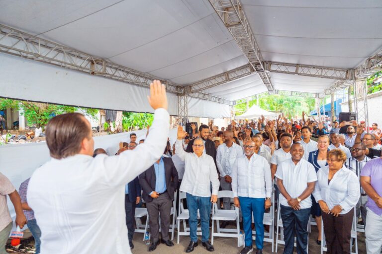 Cientos de dirigentes de la Fuerza del Pueblo en La Victoria se juramentan en el PRM