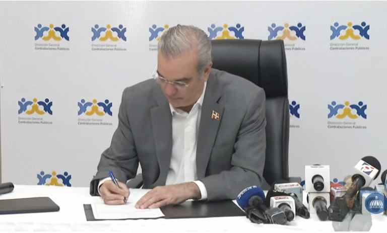 Presidente Luis Abinader promulga Ley de Contrataciones Públicas