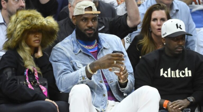 Ronda de llamadas e los Lakers por LeBron James