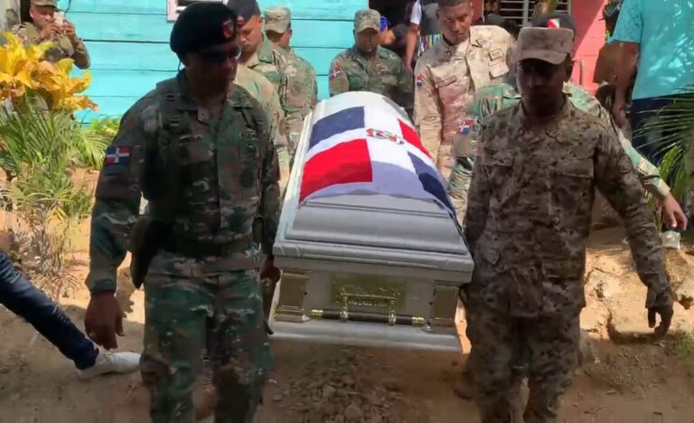 Sepultan en Loma de Cabrera soldado fallecido durante labores de patrullaje en Jimaní