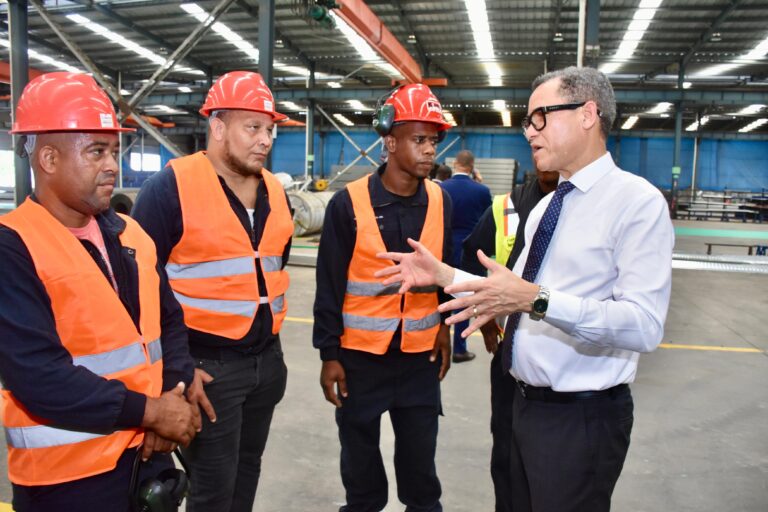 Ministerio de Trabajo autoriza reinicio de labores en dos empresas de la carretera Mella, en Guerra