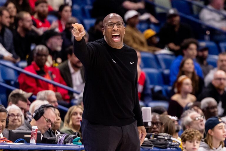 Mike Brown es el nuevo entrenador de los Knicks