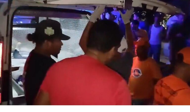 Mueren tres jóvenes en choque de motocicletas en Santiago