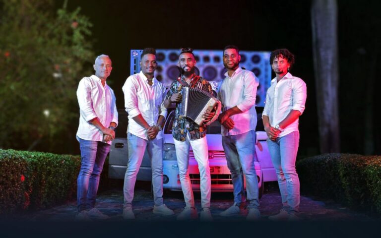 El Diamante Negro y La Mini Banda preparan gira y promueven “La Pava”