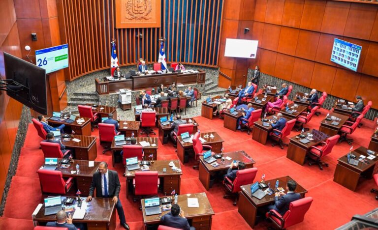 Fuera las tres causales del aborto; Senado aprueba en primera lectura el nuevo Código Penal