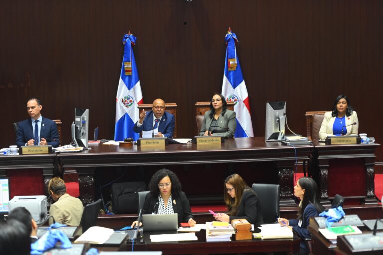 Diputados aprueban de urgencia reforma al Código de Trabajo, en medio de críticas por falta de análisis