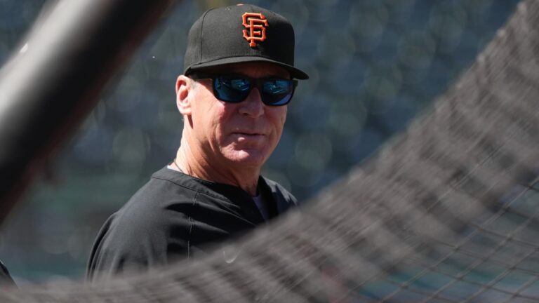 Gigantes ejercen opción del dirigente Bob Melvin para el 2026