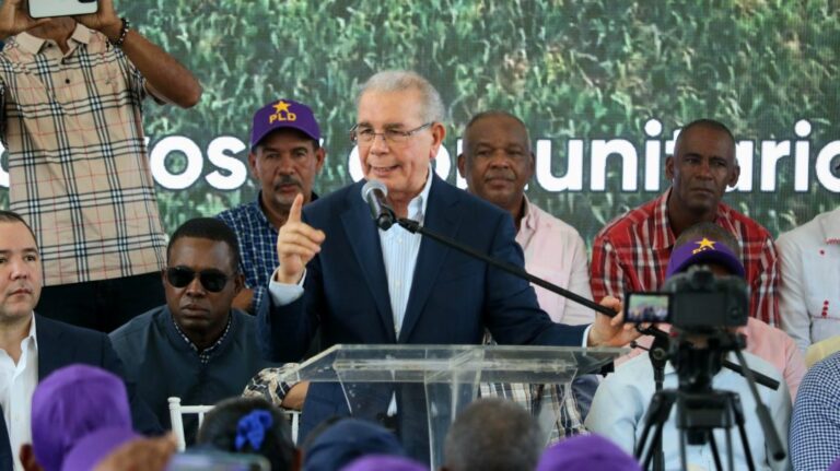 Danilo denuncia el abandono de hospitales y de la salud de la gente. Defiende legado del PLD