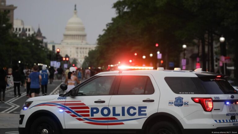 Trump toma control de la policía de Washington y advierte a otras ciudades demócratas