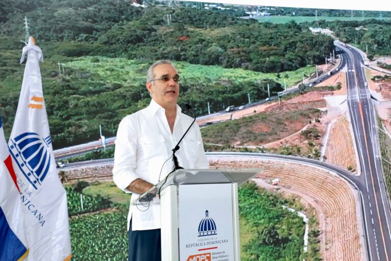 Presidente Abinader deja inaugurada Circunvalación de Baní de 19.8 kilómetros que conecta el Sur del país, acorta distancia, ahorrando tiempo y combustible