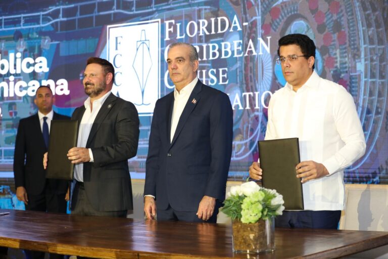 Presidente Abinader encabeza histórica firma de acuerdo entre RD y la FCCA que posiciona al país como hub regional de cruceros