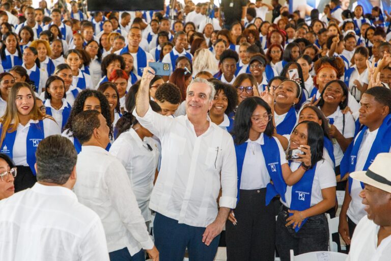 Reportaje- Abinader inaugura obras en Pedernales y Barahona, dice su gobierno impulsa desarrollo del Sur