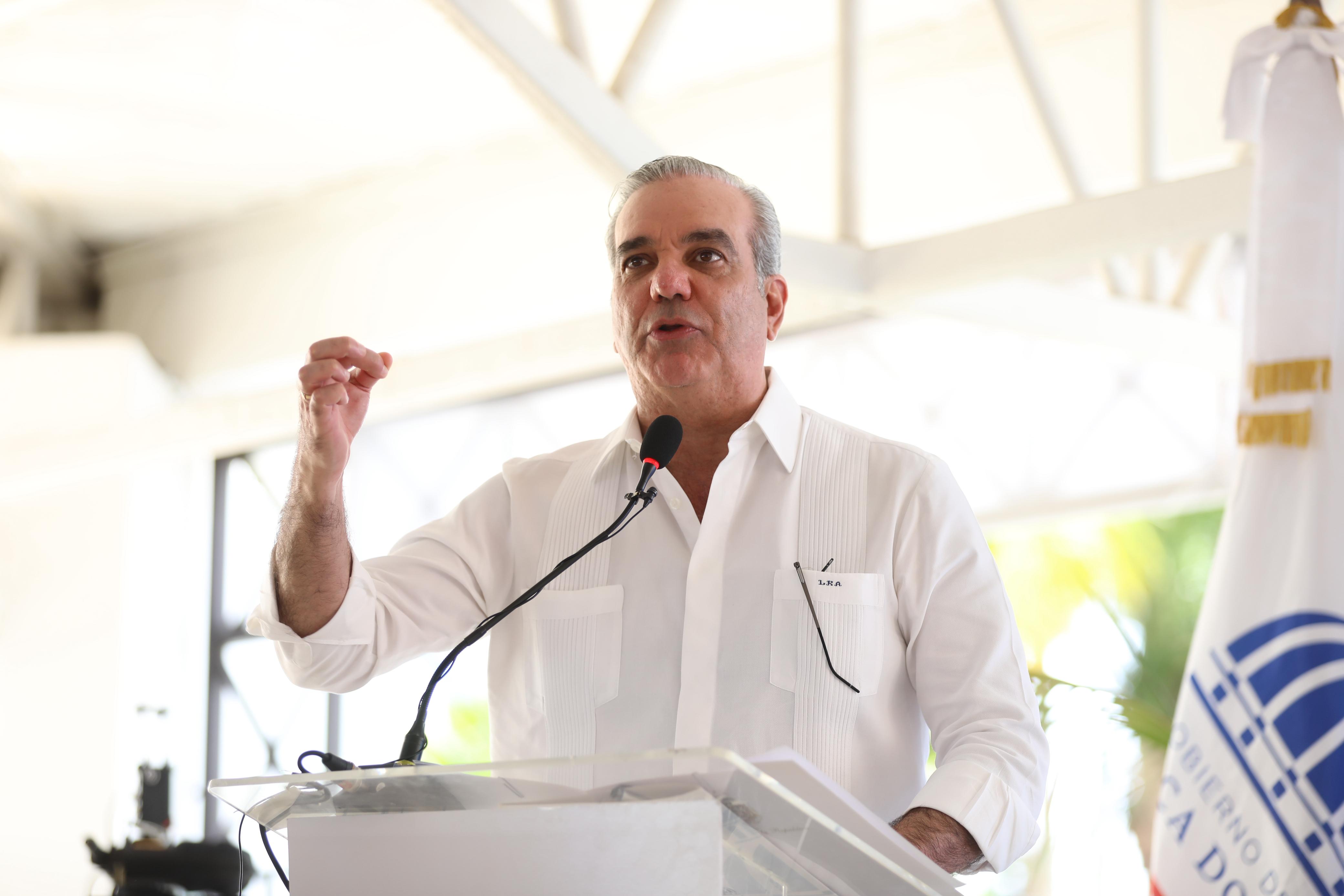 Abinader relanza proyecto para entregar 110 mil nuevos títulos de propiedad en terrenos del CEA para beneficiar a más de 440 mil personas