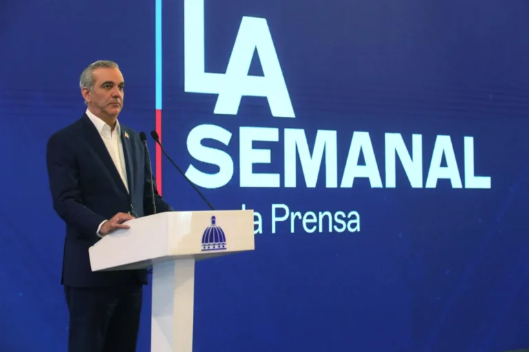 Abinader responde a Danilo Medina y defiende récord de obras y transparencia