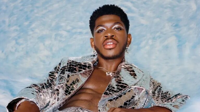 Arrestan al rapero Lil Nas X tras deambular semidesnudo por Los Ángeles