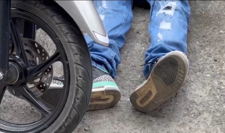 Madre de sicario que mató testigo en SFM pide que se entregue «por amor a su abuela»