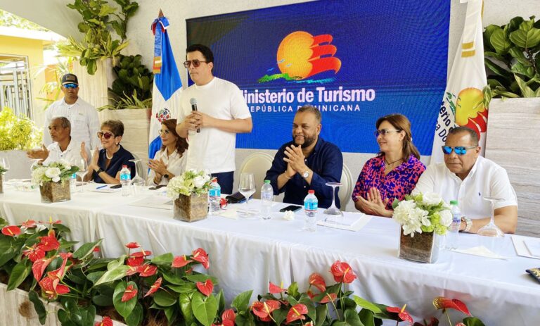 Collado inaugura reconstrucción calles en turístico municipio de Sosúa
