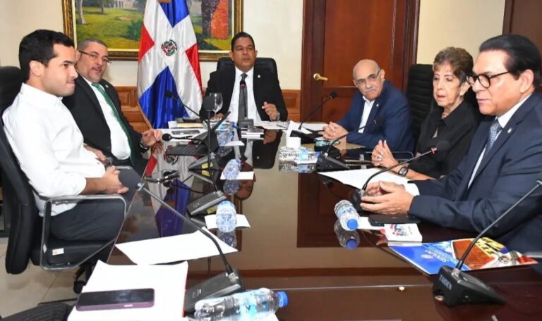 Comisión Especial que estudia el proyecto de modificación a la Ley de Salud Mental destaca déficit de especialistas en el área