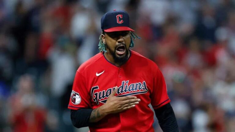 Cleveland deja vacíos los casilleros de Emmanuel Clase y Luis Ortiz