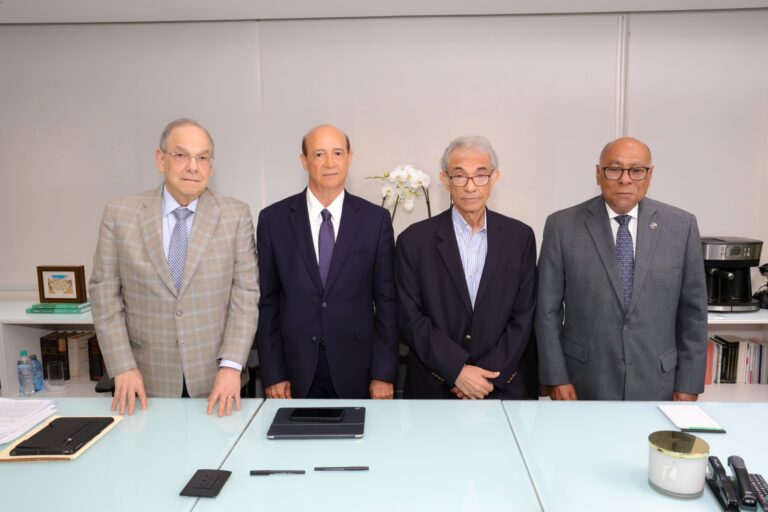 Clínicas privadas recibirán asesoría estratégica ante desafíos estructurales del sector salud