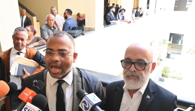 Mesa renuncia como abogado de Ángel Martínez por “declaraciones desafortunadas contra el presidente”