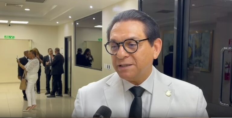 Senadores del PRM defienden inversiones en salud; llaman a la oposición a informarse mejor