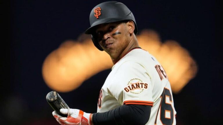 Jonrón de Rafael Devers persigue cifra de Juan Soto