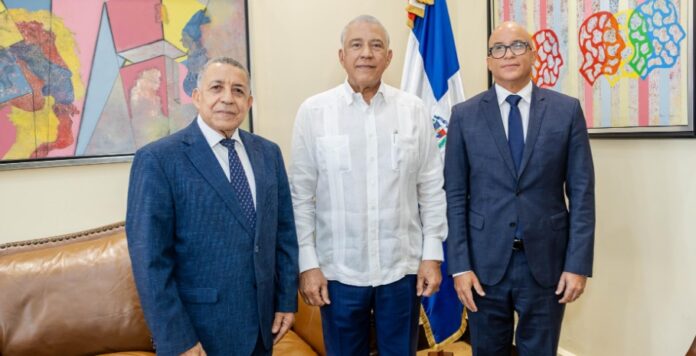 FELIX REYNA ES JURAMENTADO