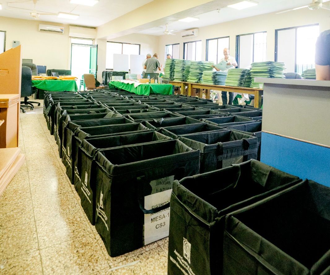 Fuerza del Pueblo completa envío de valijas electorales a todas las demarcaciones del país