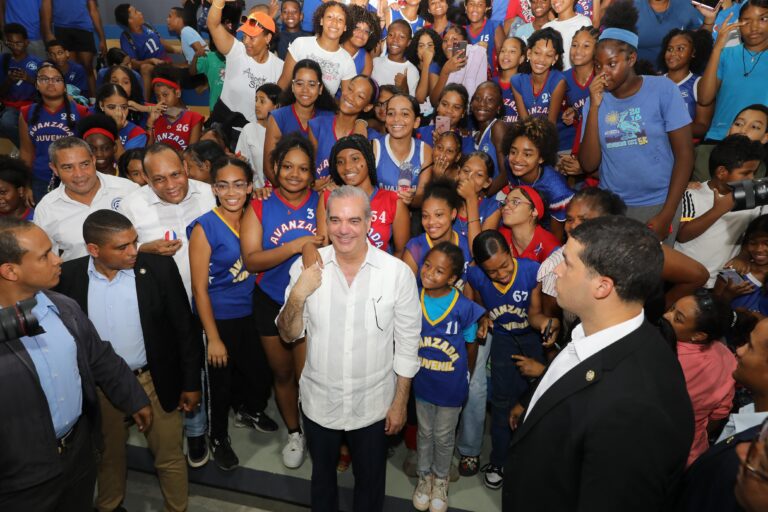 Abinader encabeza inauguración del Residencial Lolita II con entrega de 140 apartamentos en Hato Nuevo, beneficiando a 560 personas