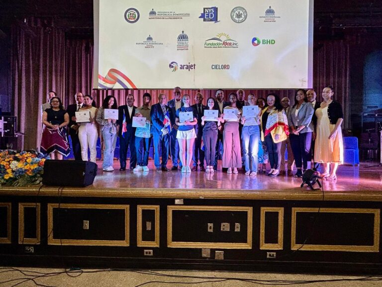 Autoridades educativas de NY inician visita a RD junto a estudiantes dominicanos meritorios del programa “Orígenes de Excelencia”