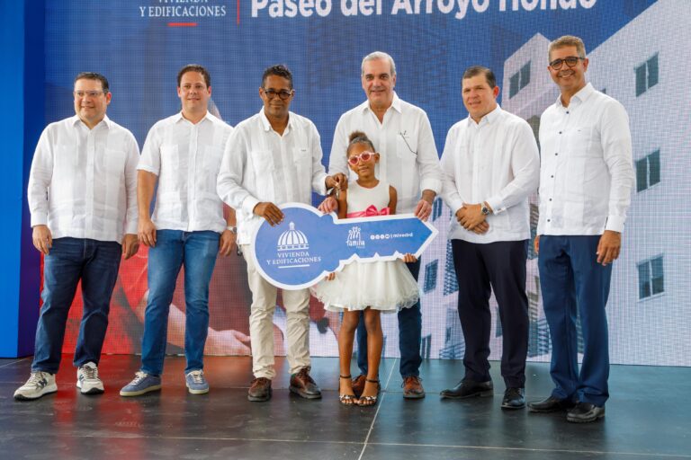 Abinader ha entregado más de 13 mil viviendas a familias necesitadas en cinco años; hoy entrega 46 más