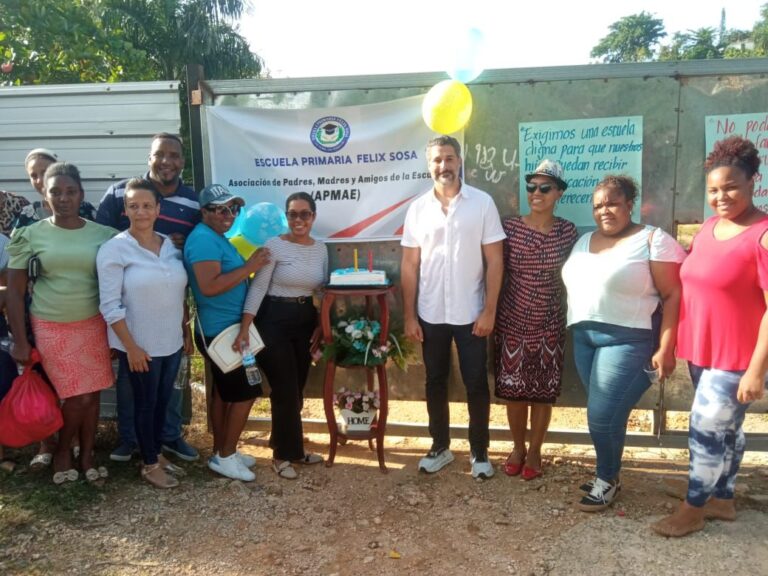 Seis años de espera: comunidad de Las Terrenas “celebra” el cumpleaños de una escuela inconclusa