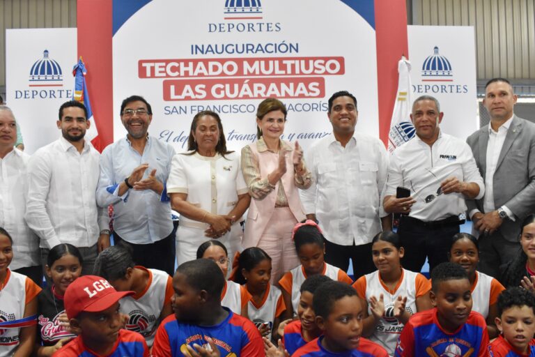 Vicepresidenta Raquel Peña y ministro Kelvin Cruz entregaron el Techado Multiusos en Las Guáranas, provincia Duarte