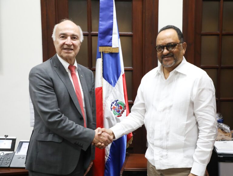Consultor Jurídico recibe al secretario general de COMJIB, Enrique Gil Botero, quien valora el nuevo Ministerio de Justicia dominicano