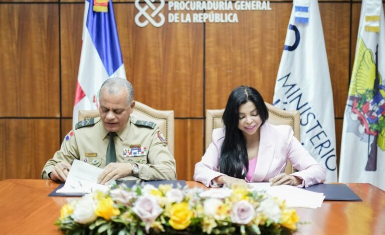 La industria militar dominicana confeccionará los uniformes de los agentes penitenciarios