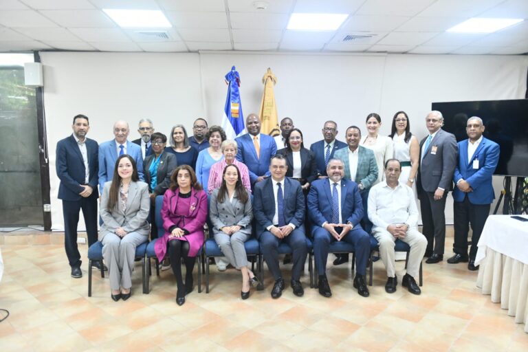 JCE presenta el proyecto de la nueva cédula a miembros de Participación Ciudadana y del CODESSD