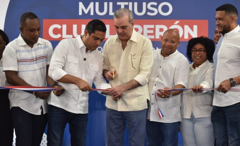 El presidente Abinader y el ministro de Deportes entregan remodelado Club Luperón; costó casi 35 millones
