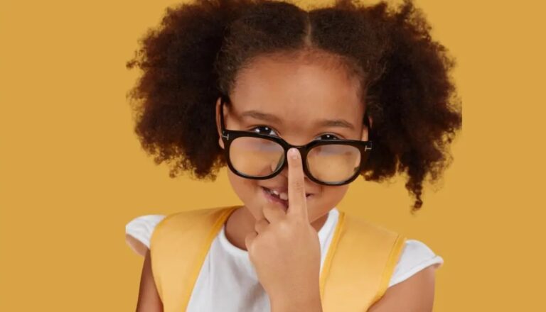 Oftalmóloga alerta sobre la epidemia de miopía en niños