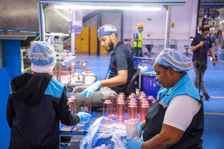 Los sectores industria y comercio de República Dominicana impulsan la creación del empleo formal
