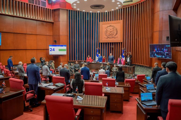 Senadores aprueban en primera lectura modificación al Código de Trabajo