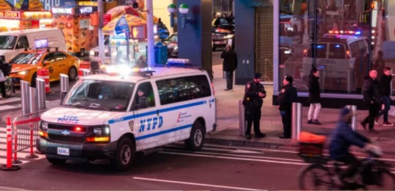 Tiroteo en Time Square de Nueva York deja tres hombres heridos y un adolescente detenido