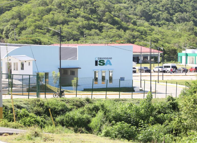 Ministro administrativo: Esta moderna universidad es una visión del presidente Abinader para el verdadero desarrollo económico y social de la región Sur