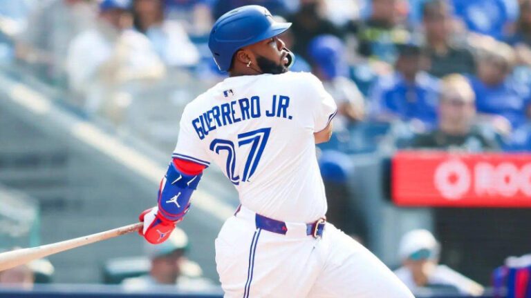 Vladimir Guerrero Jr. da jonrón 20 y los Azulejos vencen 2-1 a los Cubs